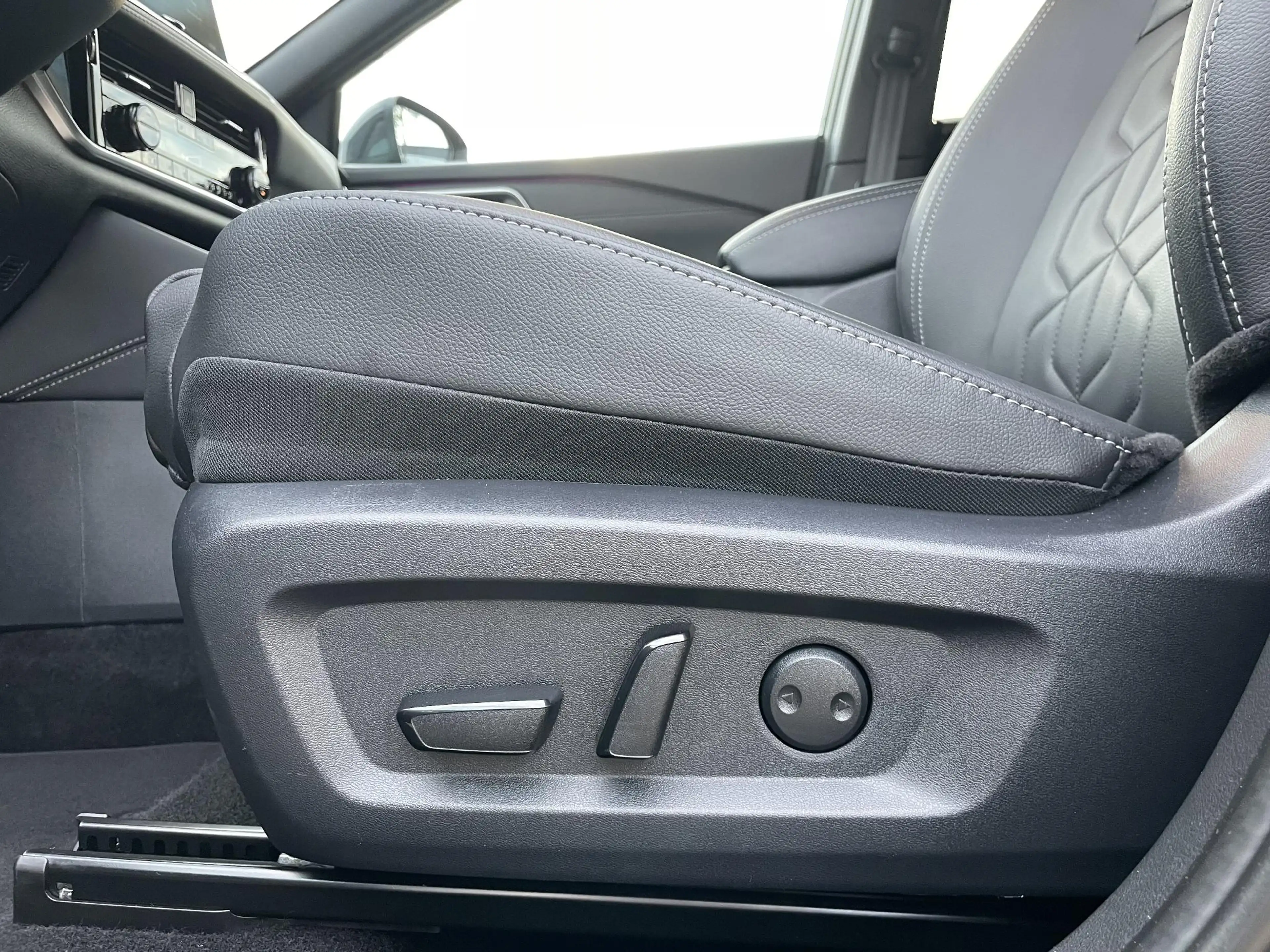 Nissan Qashqai 1.3 MHEV Xtronic Tekna — photo 13