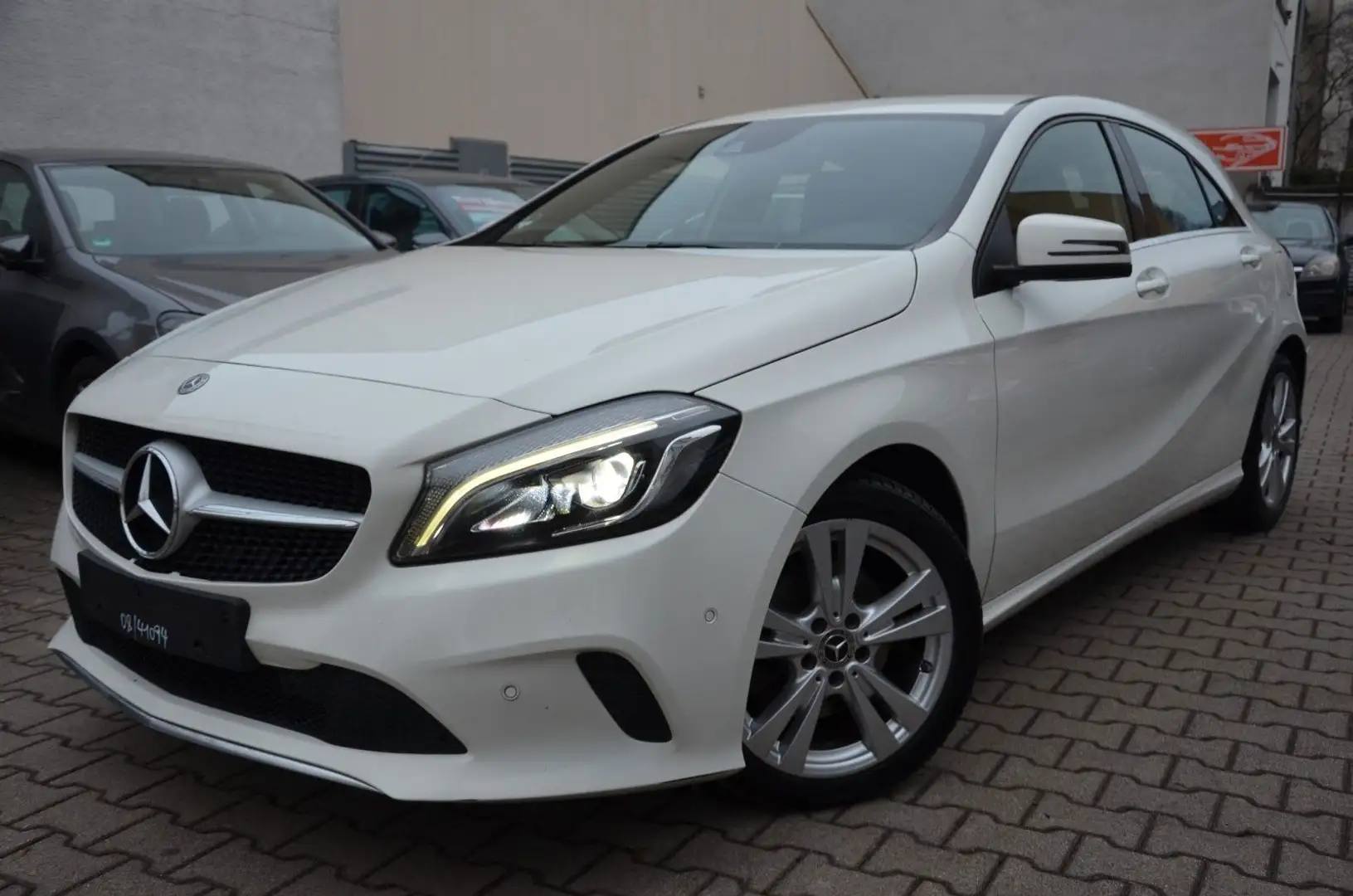 Mercedes-Benz A 200 CDI LEDER NAVI LED 17ZOLL PDC 2.HAND SPORT Blanc - 1