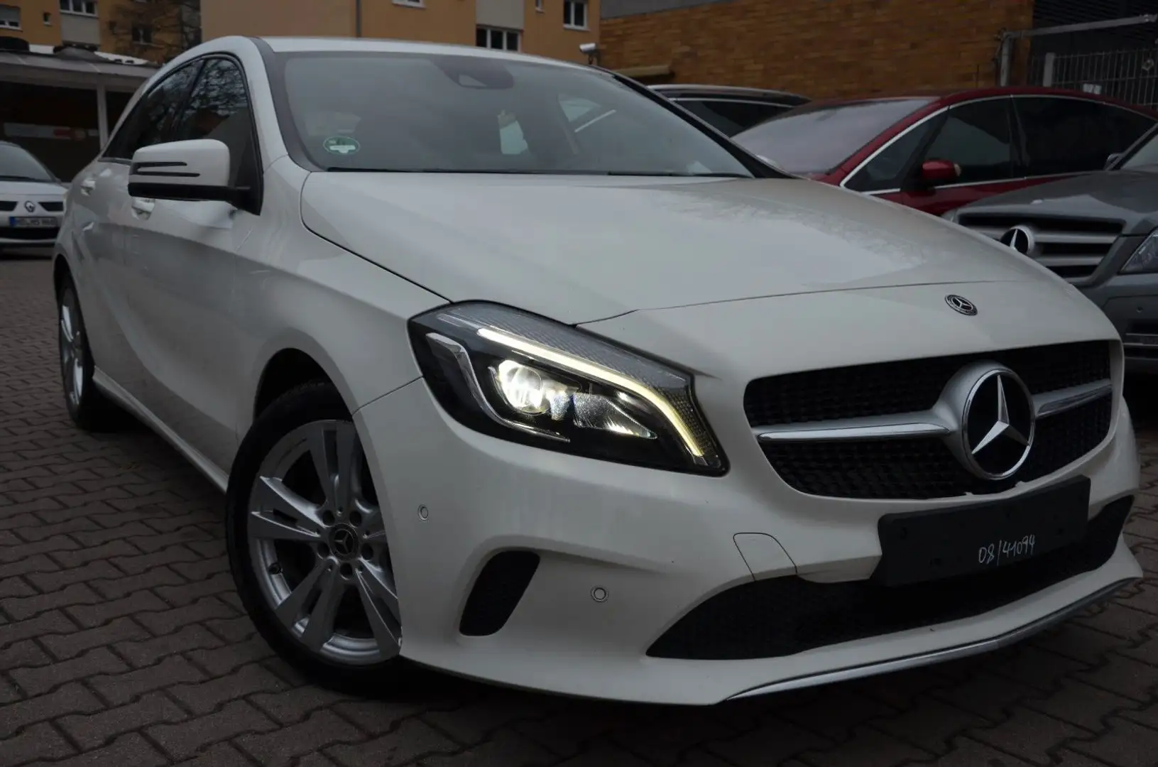 Mercedes-Benz A 200 CDI LEDER NAVI LED 17ZOLL PDC 2.HAND SPORT Blanc - 2