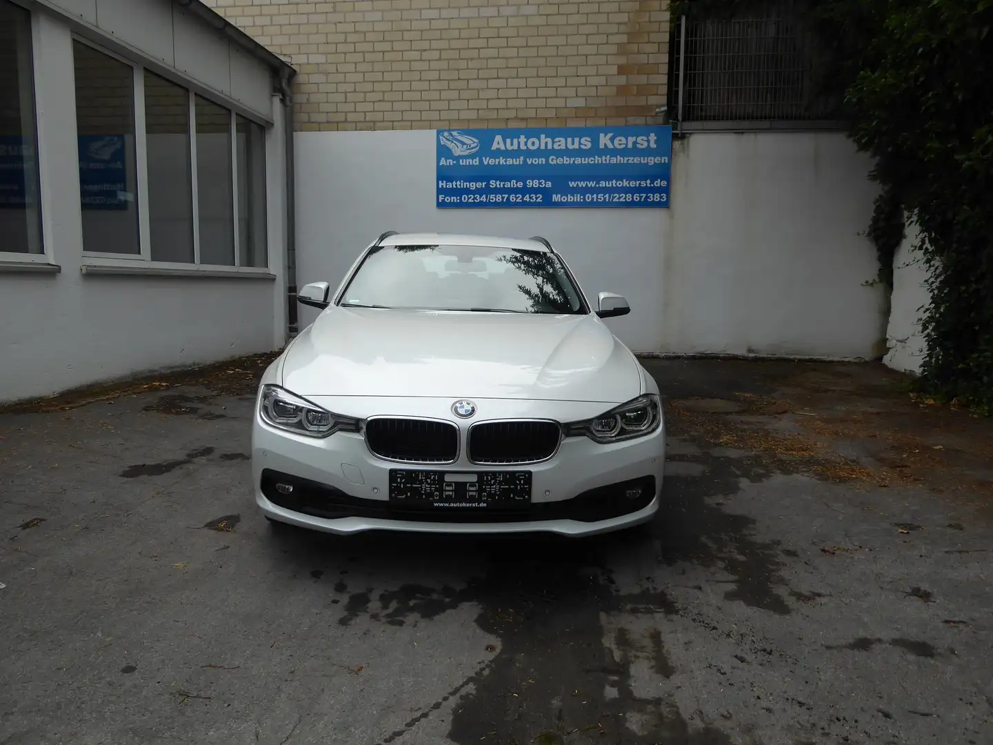 BMW 320 d xDrive 4x4 Advantage Autom. 2. Hd LED Navi PDC Weiß - 1
