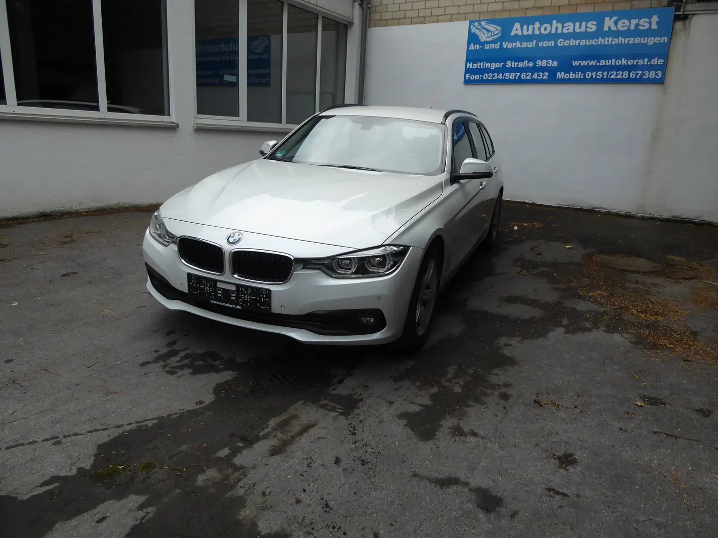 BMW 320 d xDrive 4x4 Advantage Autom. 2. Hd LED Navi PDC Weiß - 2