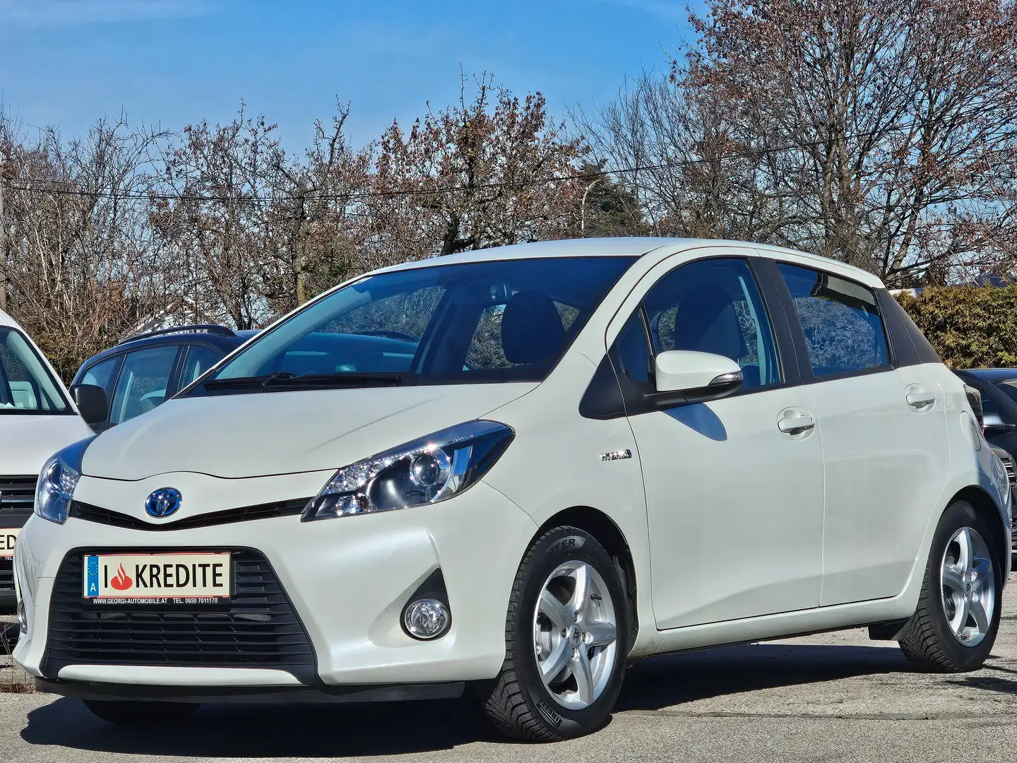Toyota Yaris 1,5 VVT-i Hybrid Lounge Aut.1-Hand Pickerl+Serv... Weiß - 2