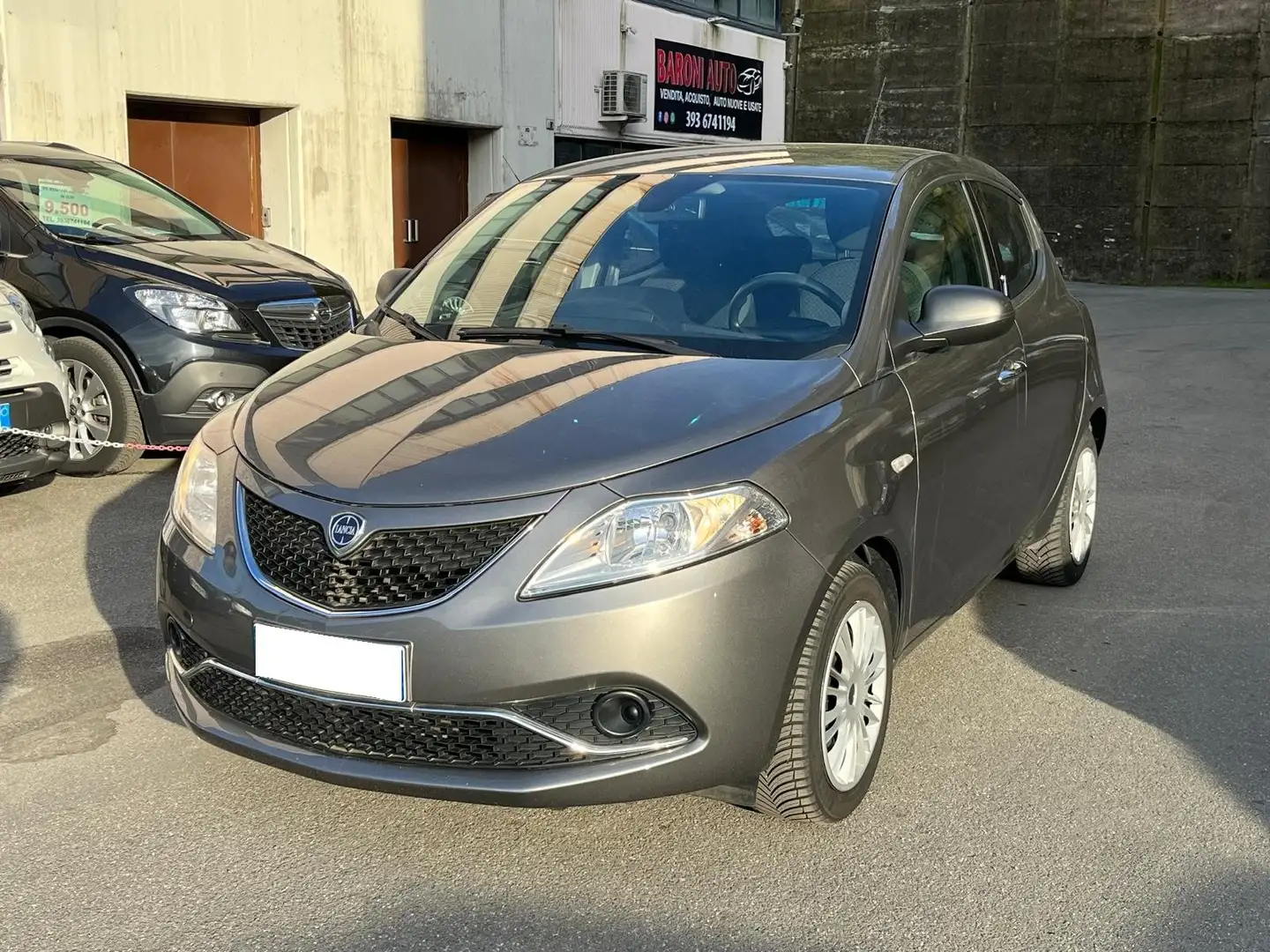 Lancia Ypsilon Ypsilon 1.2 Platinum 69cv Grijs - 1