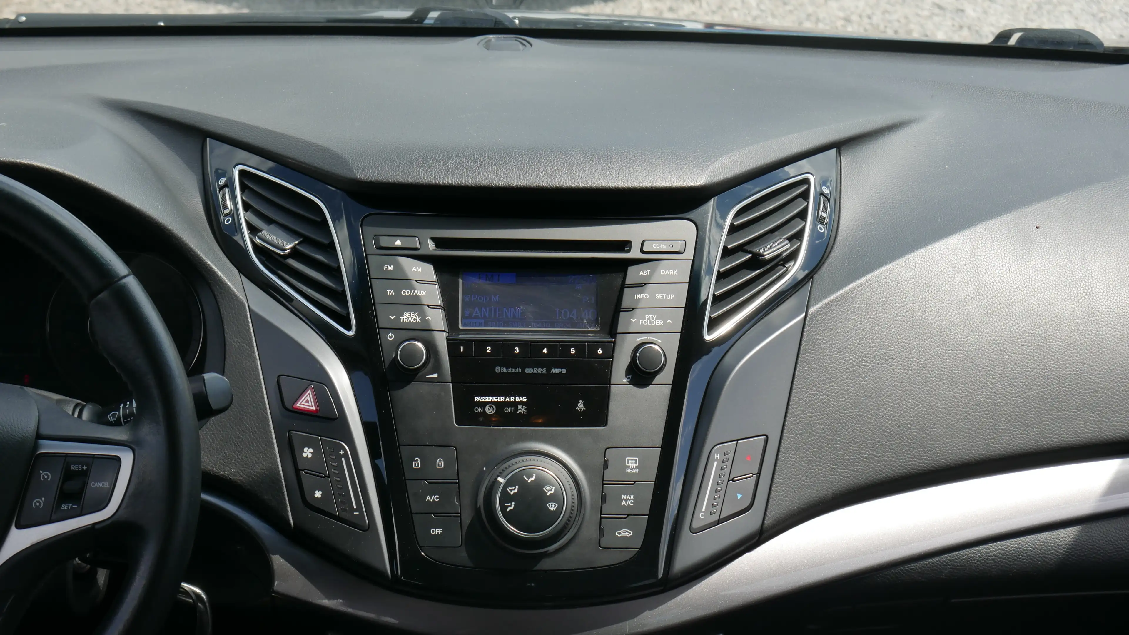 Hyundai i40 TÜV,- Kundendienst Neu Klima Tempomat AUX USB — photo 9