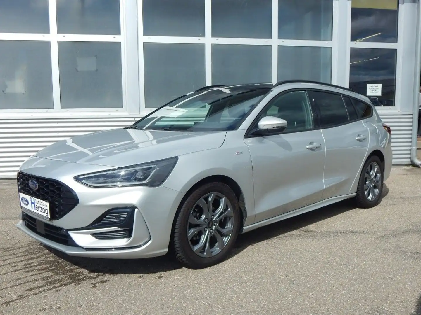 Ford Focus Turnier 1.0 EcoBoost Hybrid Aut. ST-LINE Silber - 1