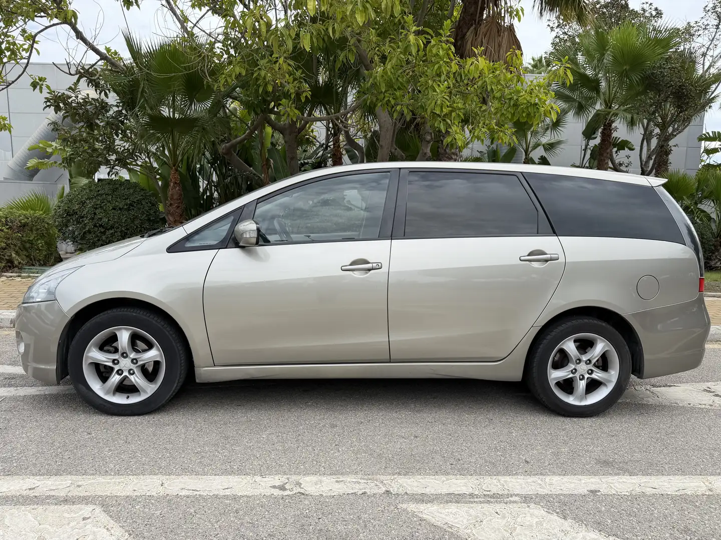 Mitsubishi Grandis 2.0DI-D Intense - 1