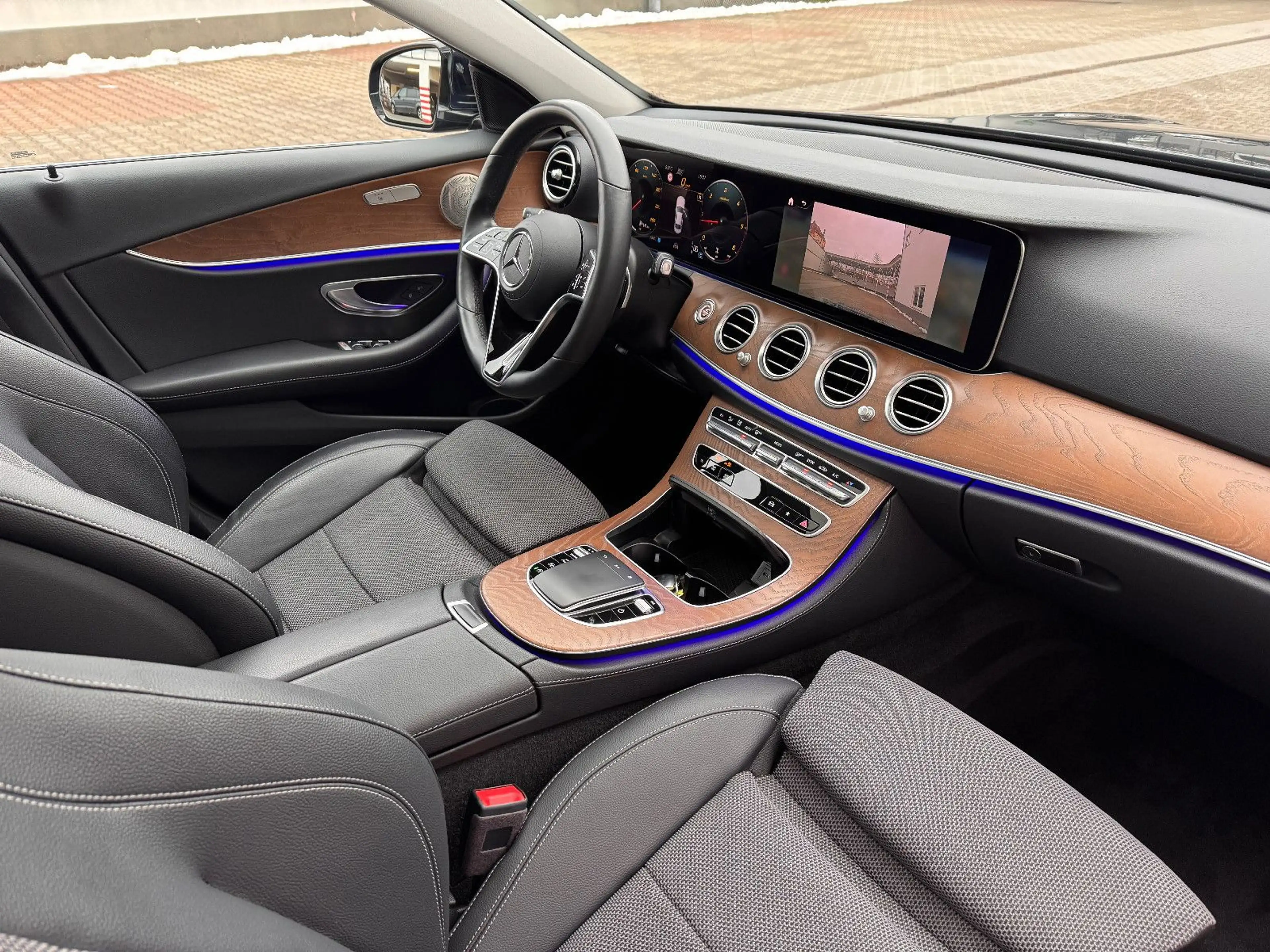 Mercedes-Benz E 220 d 9G HUD/GLASDACH/360°/DISTRONIC/BURMESTER — photo 12