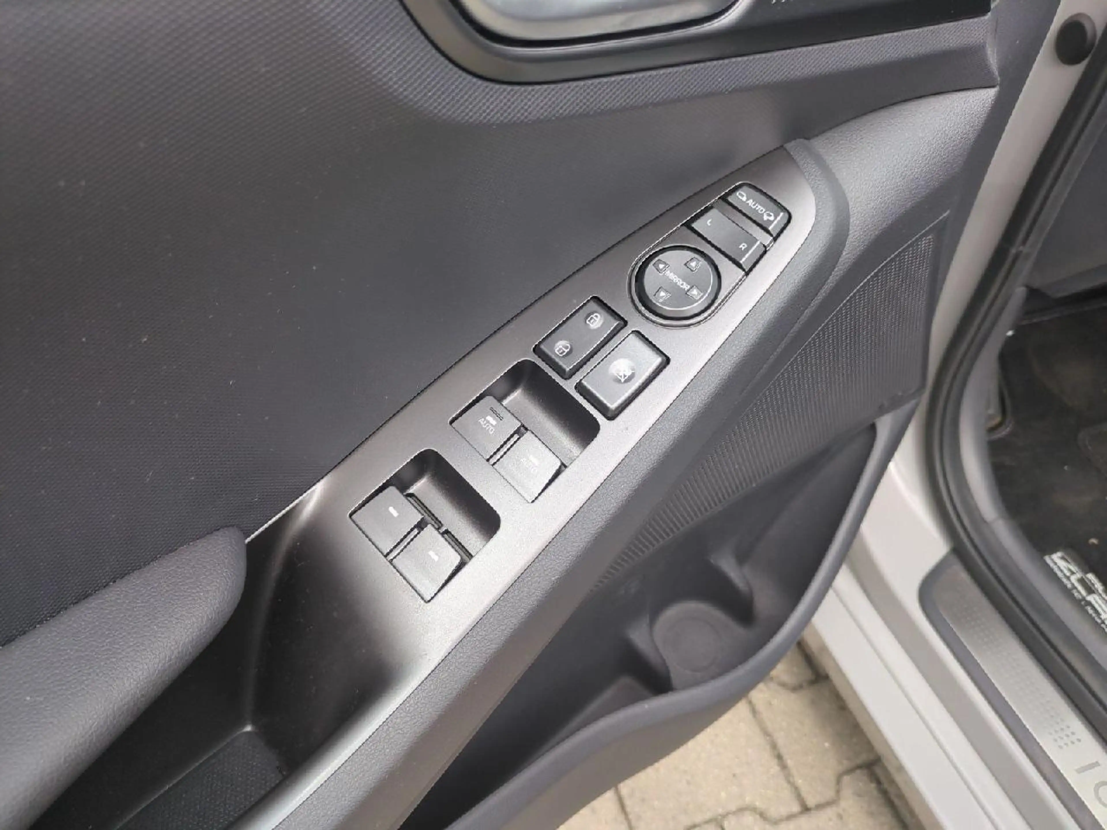 Hyundai IONIQ Advantage Plug-In Hybrid — photo 11