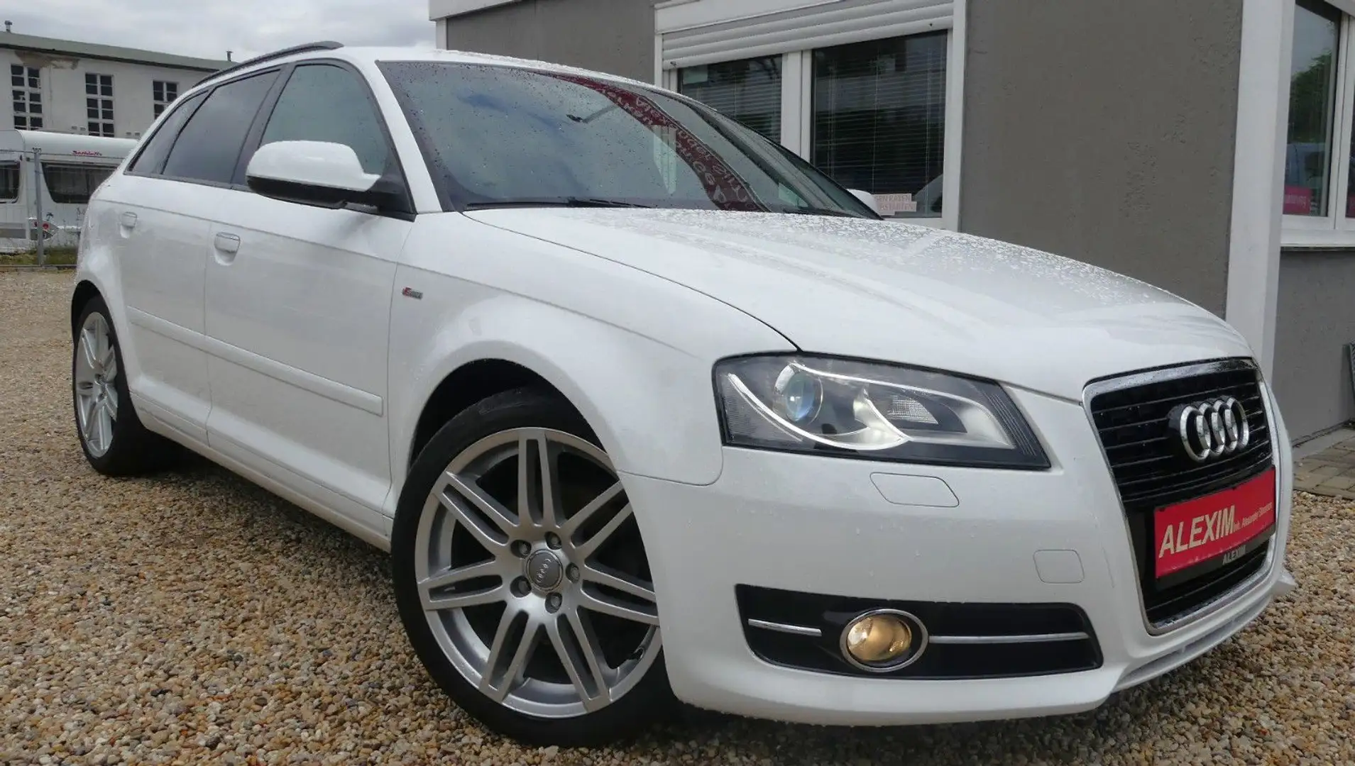 Audi A3 Sportback 1.4 TFSI S line/Bose/Xenon/1.Hand Weiß - 2