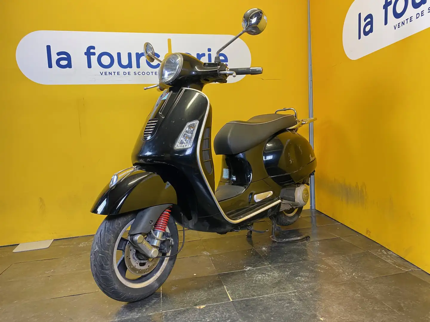 Vespa GTS 125 Black - 1
