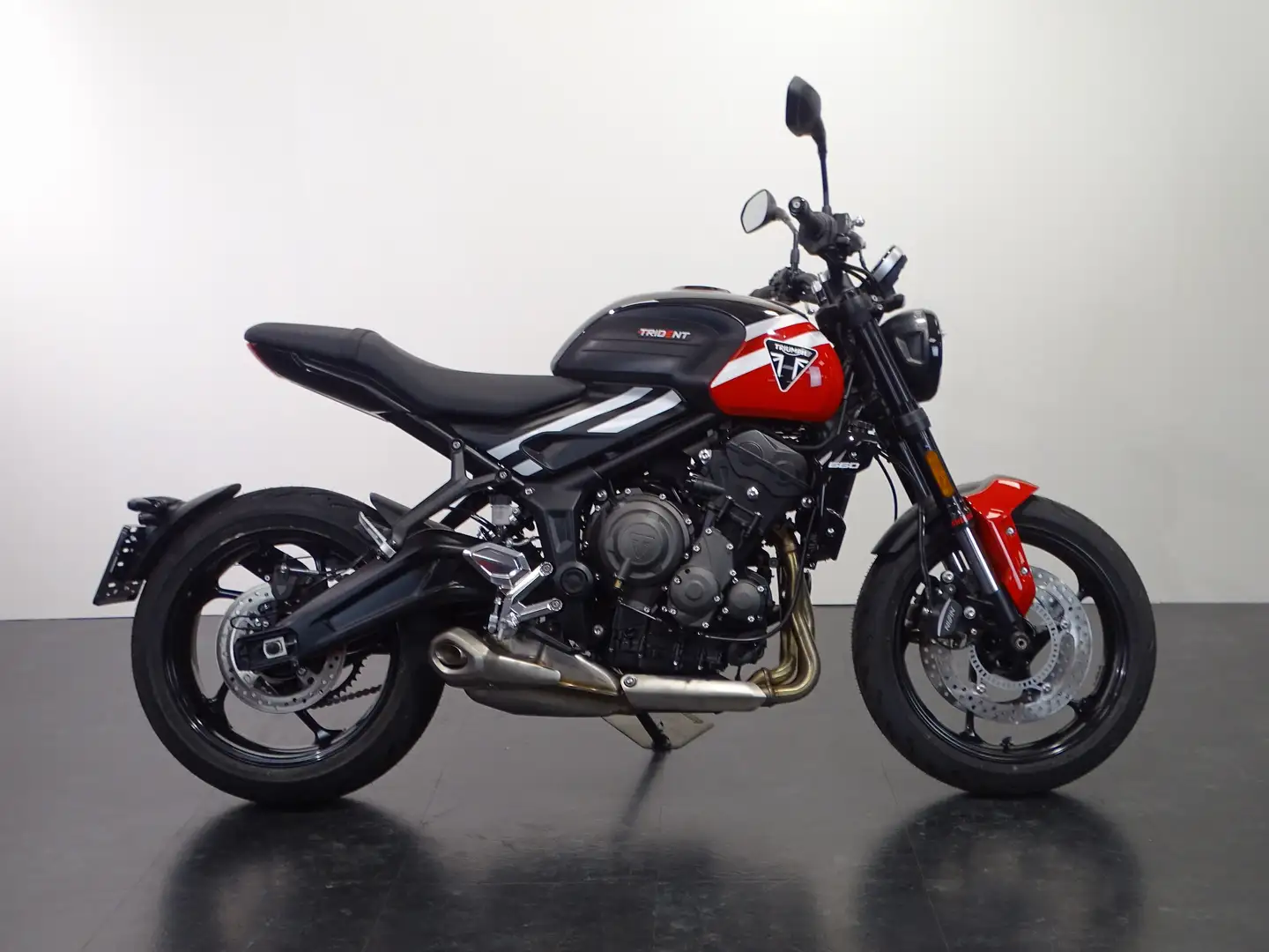 Triumph Trident 660 Rojo - 1