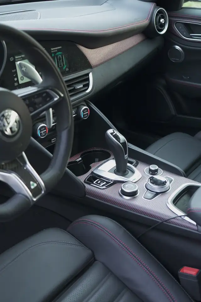 Alfa Romeo Giulia 2025 — фото 12