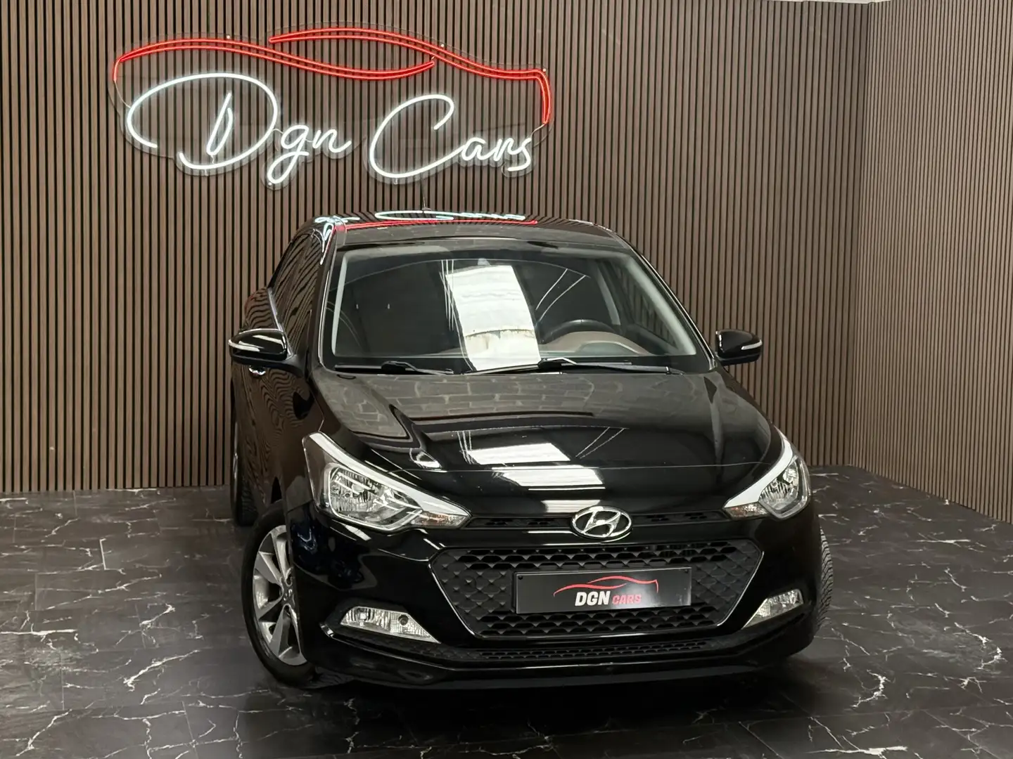 Hyundai i20 i20 1.1 CRDi Air Special Edition Play Noir - 2
