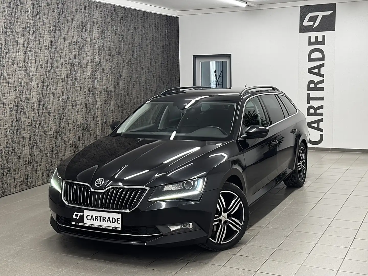 Skoda Superb Kombi 2,0 TDI SCR Sportline DSG / LED/ TEMPOMAT... Schwarz - 2