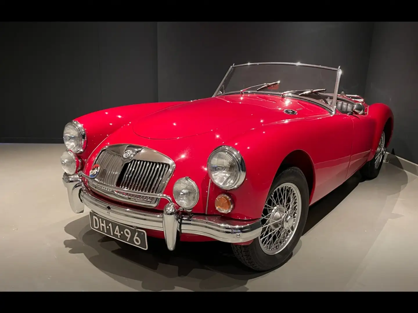 MG A Cabriolet Rood - 2
