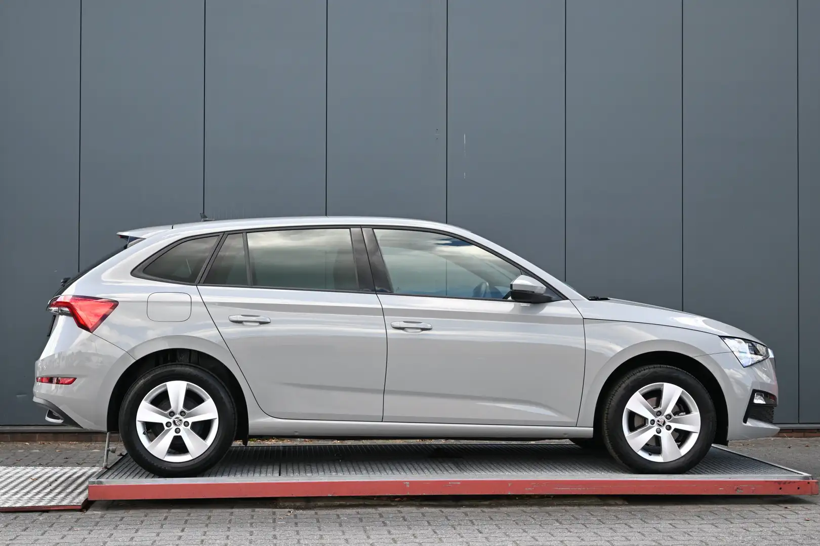 Skoda Scala 1.0 TSI Sport Business trekhaak Grijs - 2