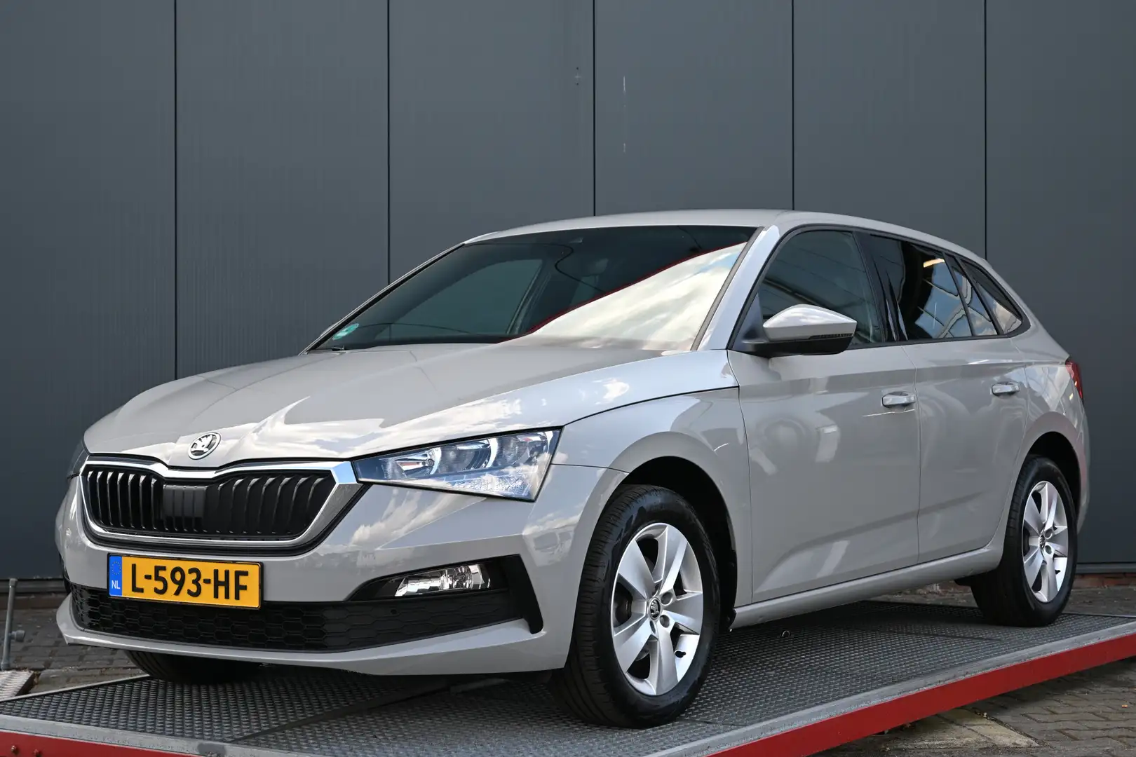Skoda Scala 1.0 TSI Sport Business trekhaak Grijs - 1