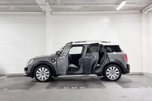 MINI Countryman view 3