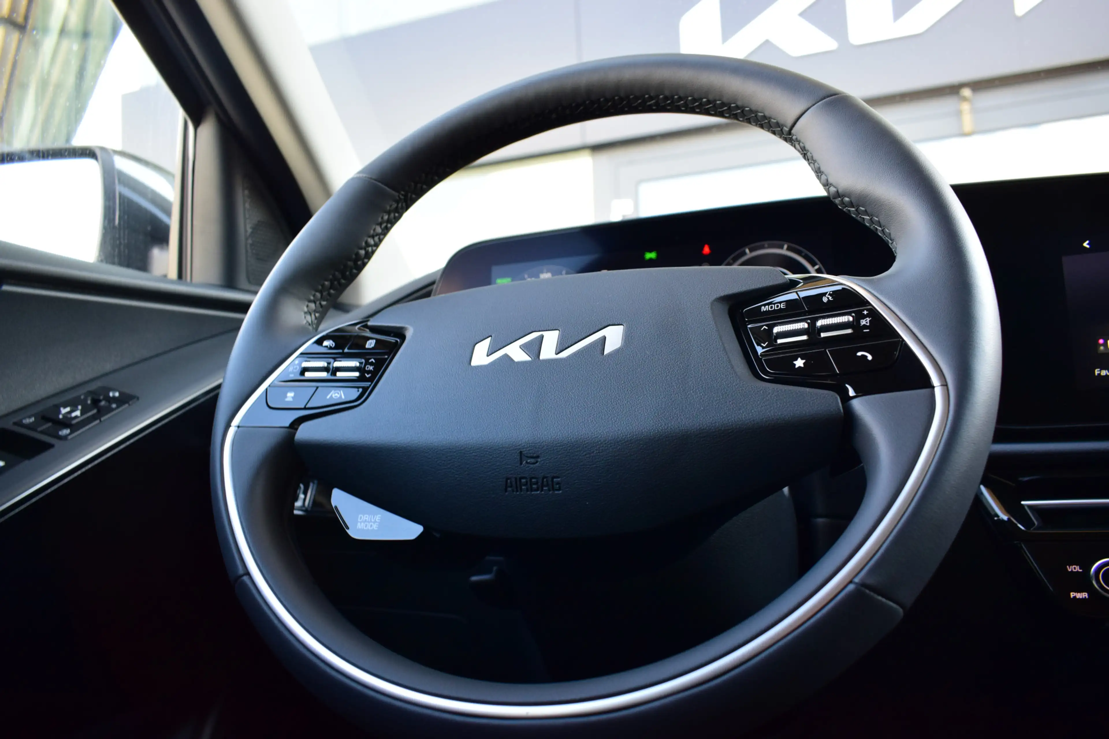 Kia e-Niro EV Light 64.8 kWh | Stoel-/ Stuurverwarming | Adap — photo 14