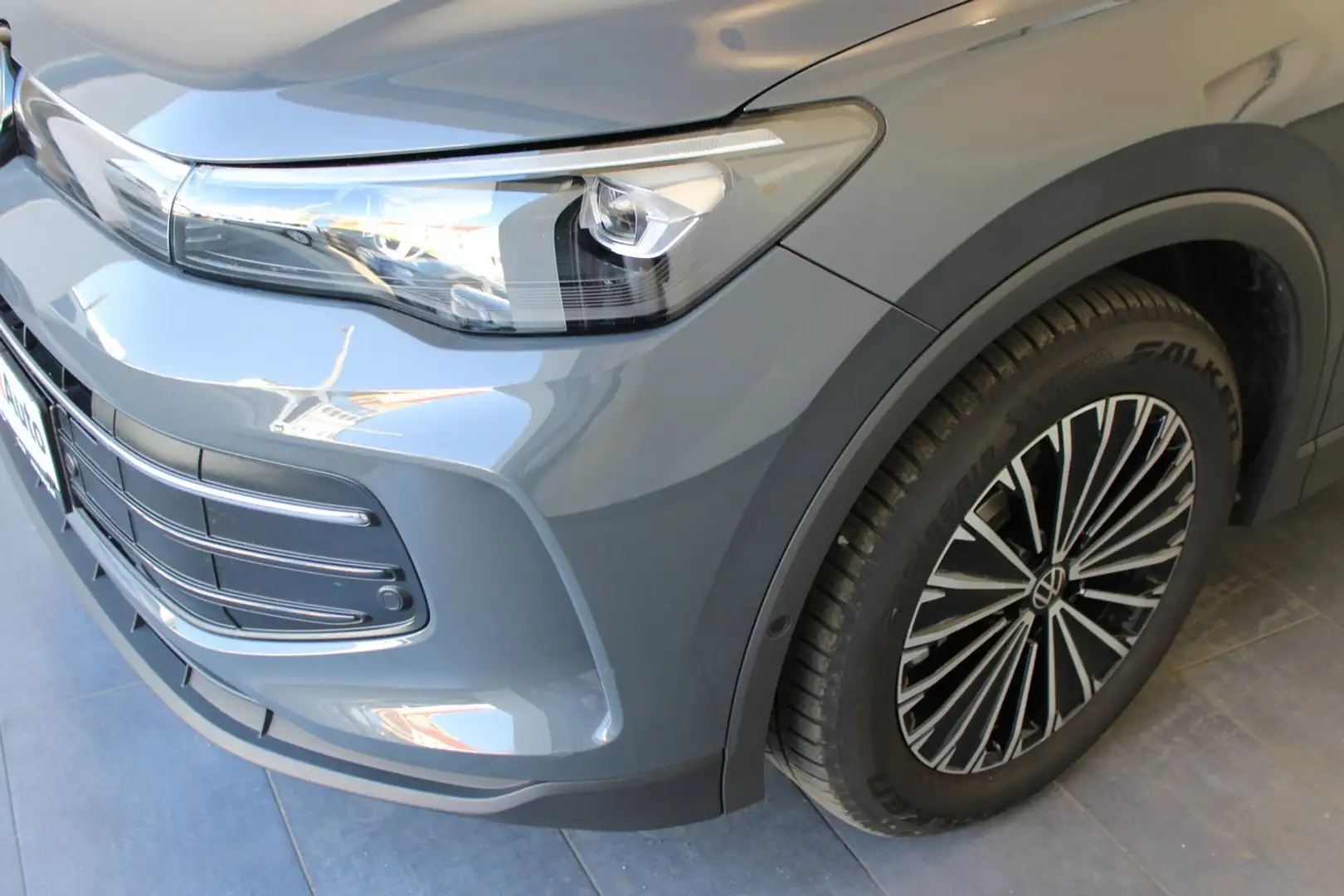 Volkswagen Tiguan Life TDI DSG Grau - 2