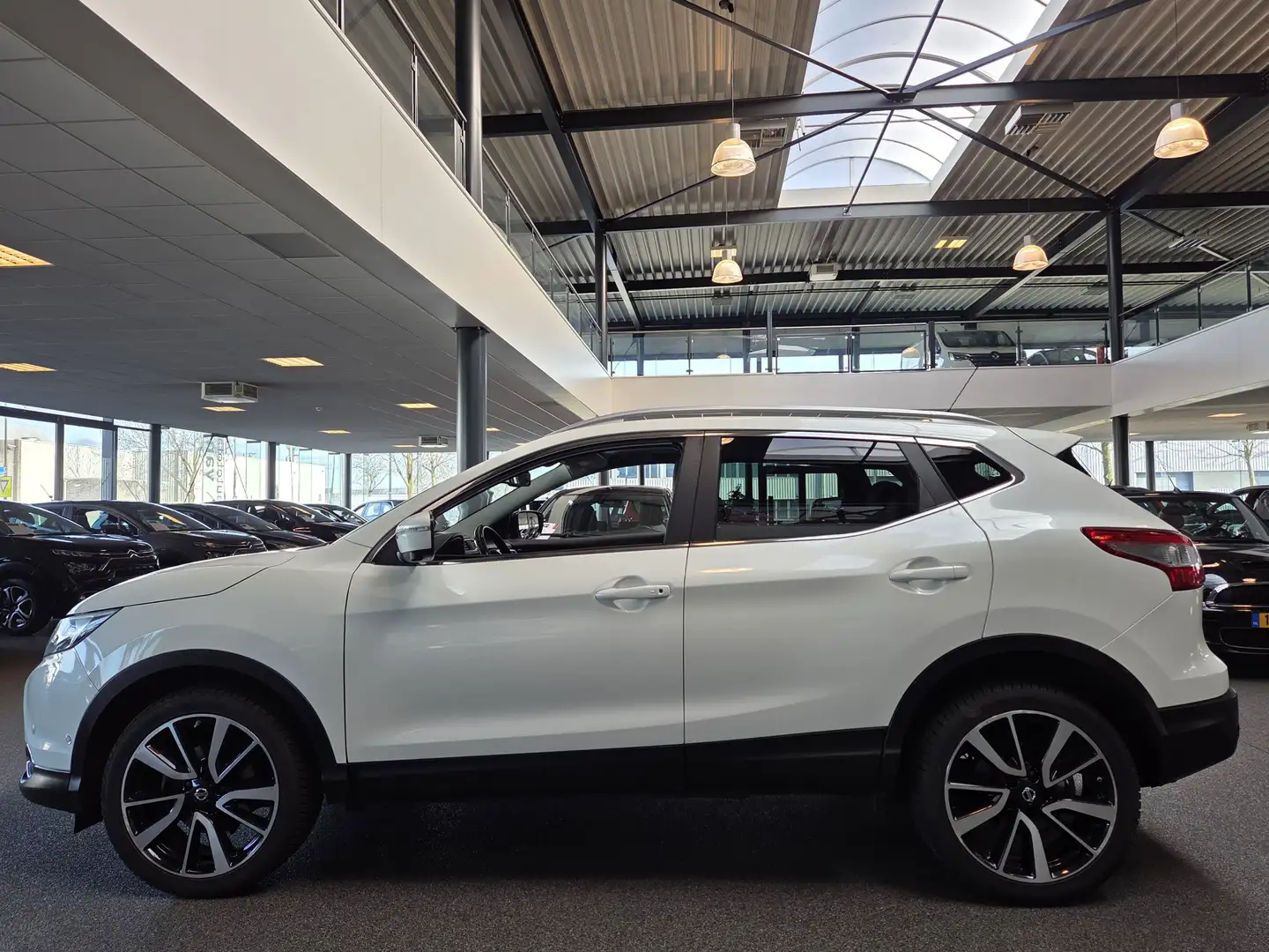 Nissan Qashqai 1.2 Tekna / Elektrische Stoel / 360 Camera / Weiß - 2