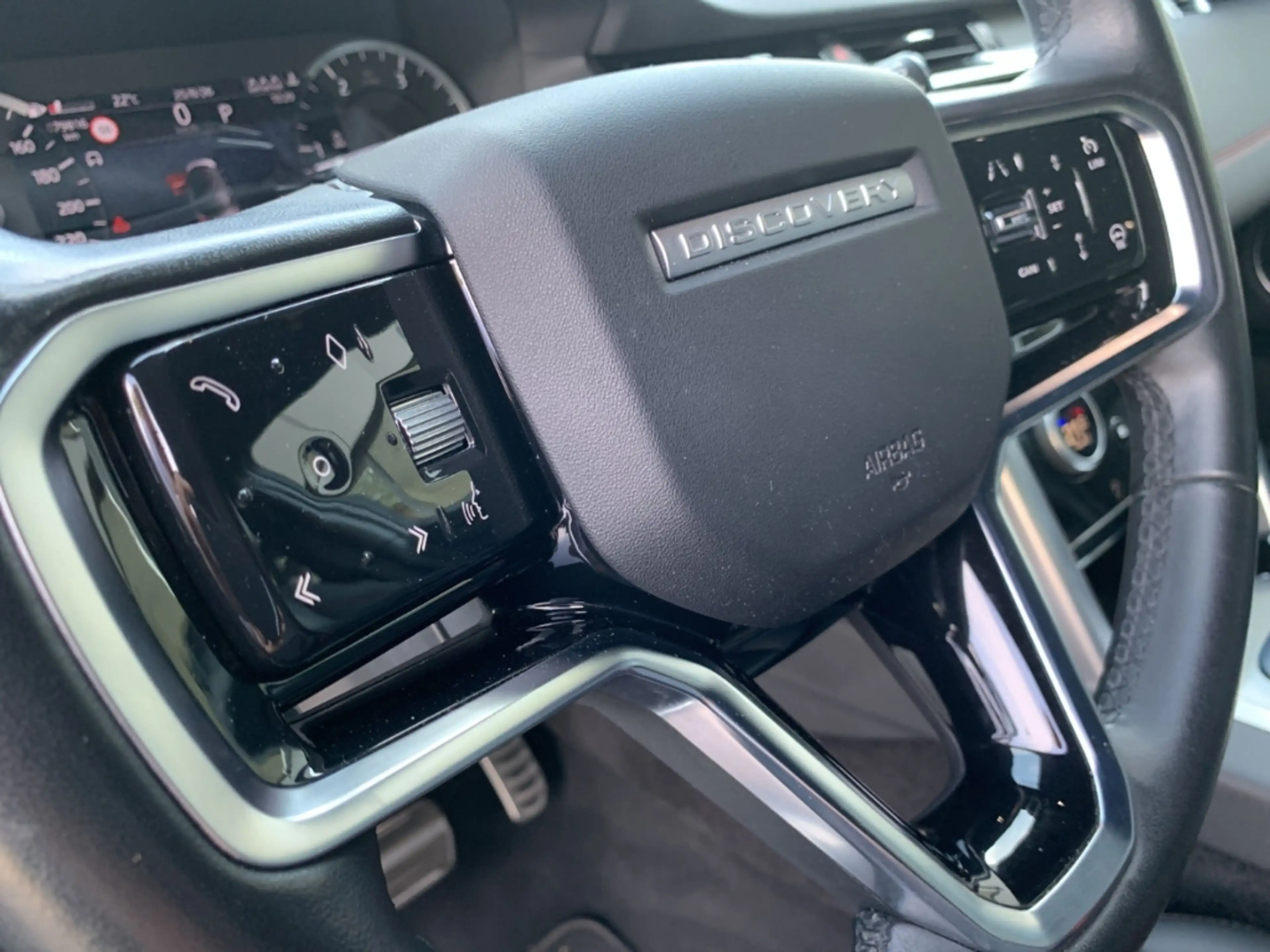 Land Rover Discovery Sport D165 AWD R-DYNAMIC SE ACC+SHZ+LM — photo 14
