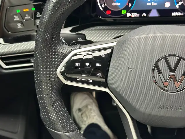 Volkswagen Golf view 17