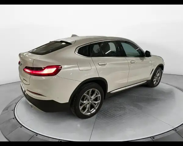 BMW X4 view 6