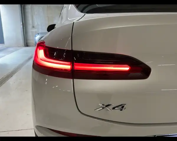 BMW X4 view 12