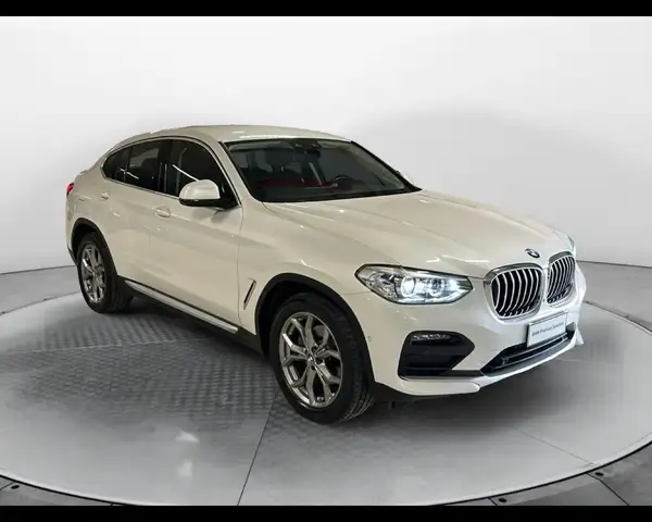 BMW X4 view 4