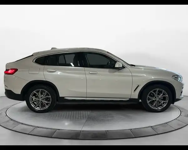 BMW X4 view 5