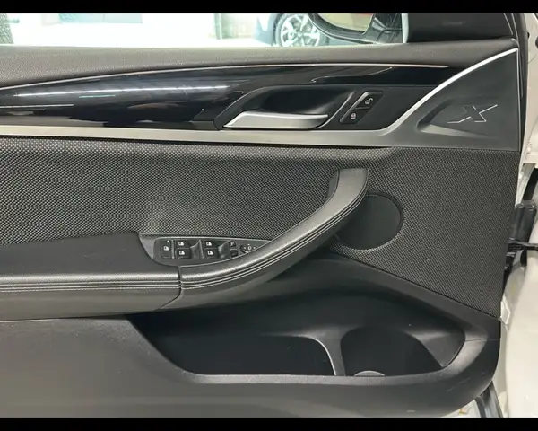 BMW X4 view 13