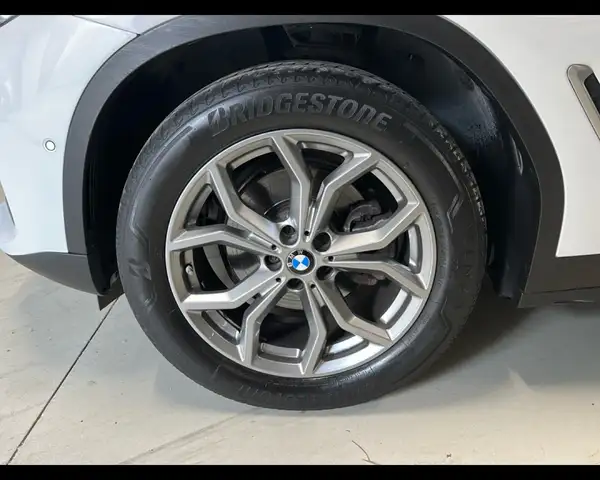 BMW X4 view 10