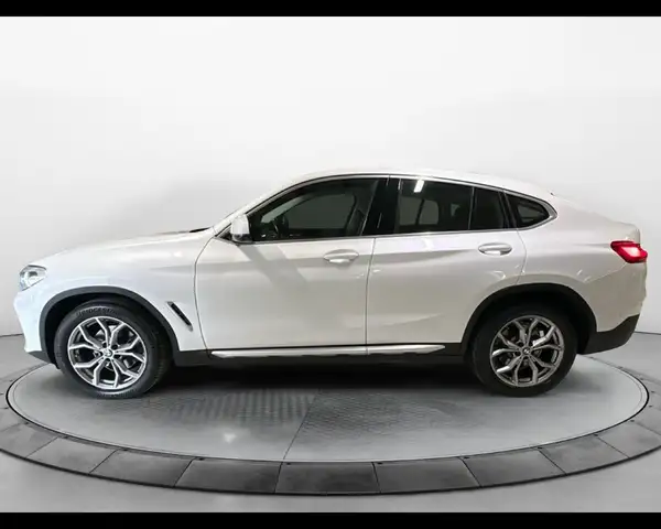 BMW X4 view 9