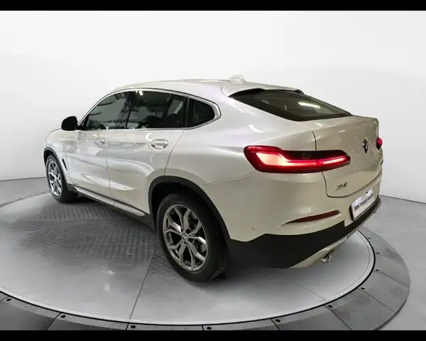 BMW X4 view 8