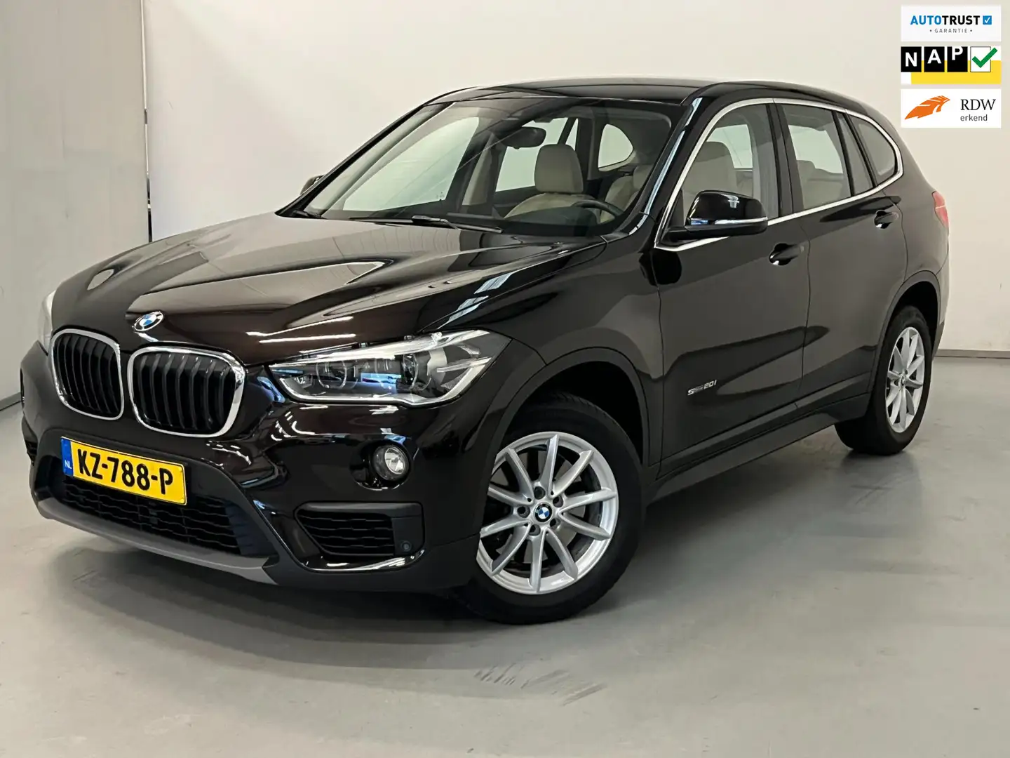 BMW X1 SDrive20i High Exe / NL-auto / Leder / Headup / Ke Brun - 1