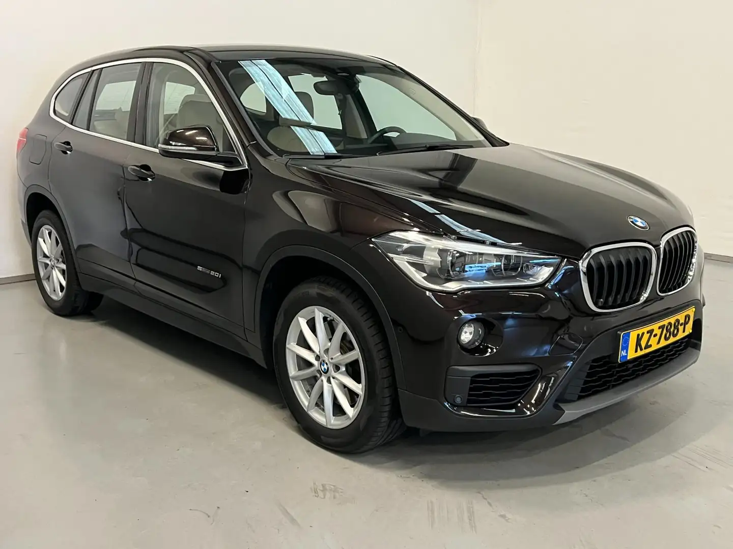 BMW X1 SDrive20i High Exe / NL-auto / Leder / Headup / Ke Brun - 2