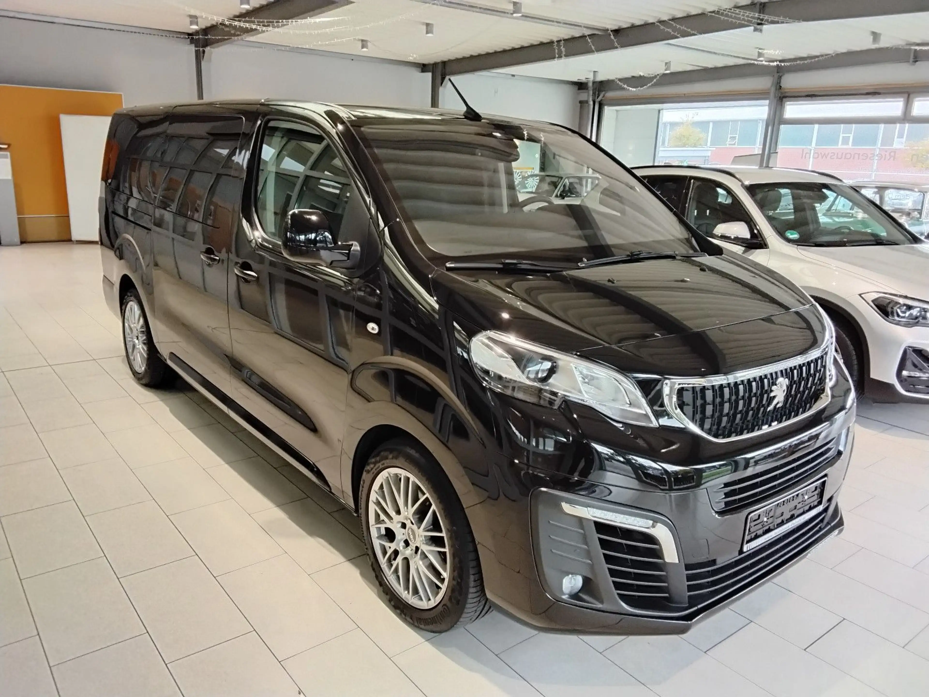 Peugeot Traveller L3 lang Top Ausstattung, AHK