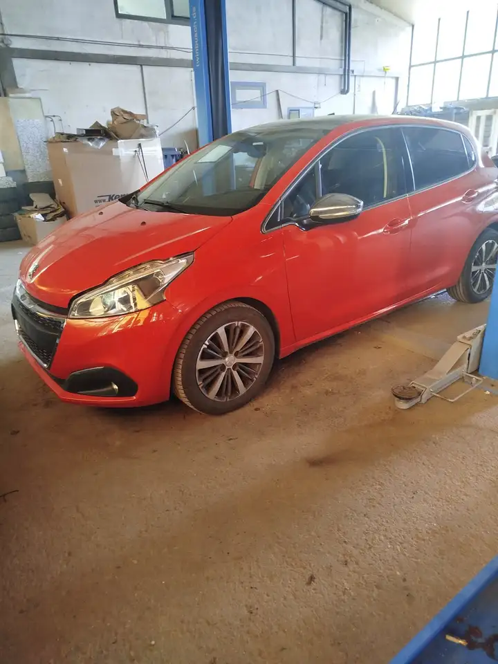 Peugeot 208 1.6 BlueHDi 100ch BVM5 FÃ©line