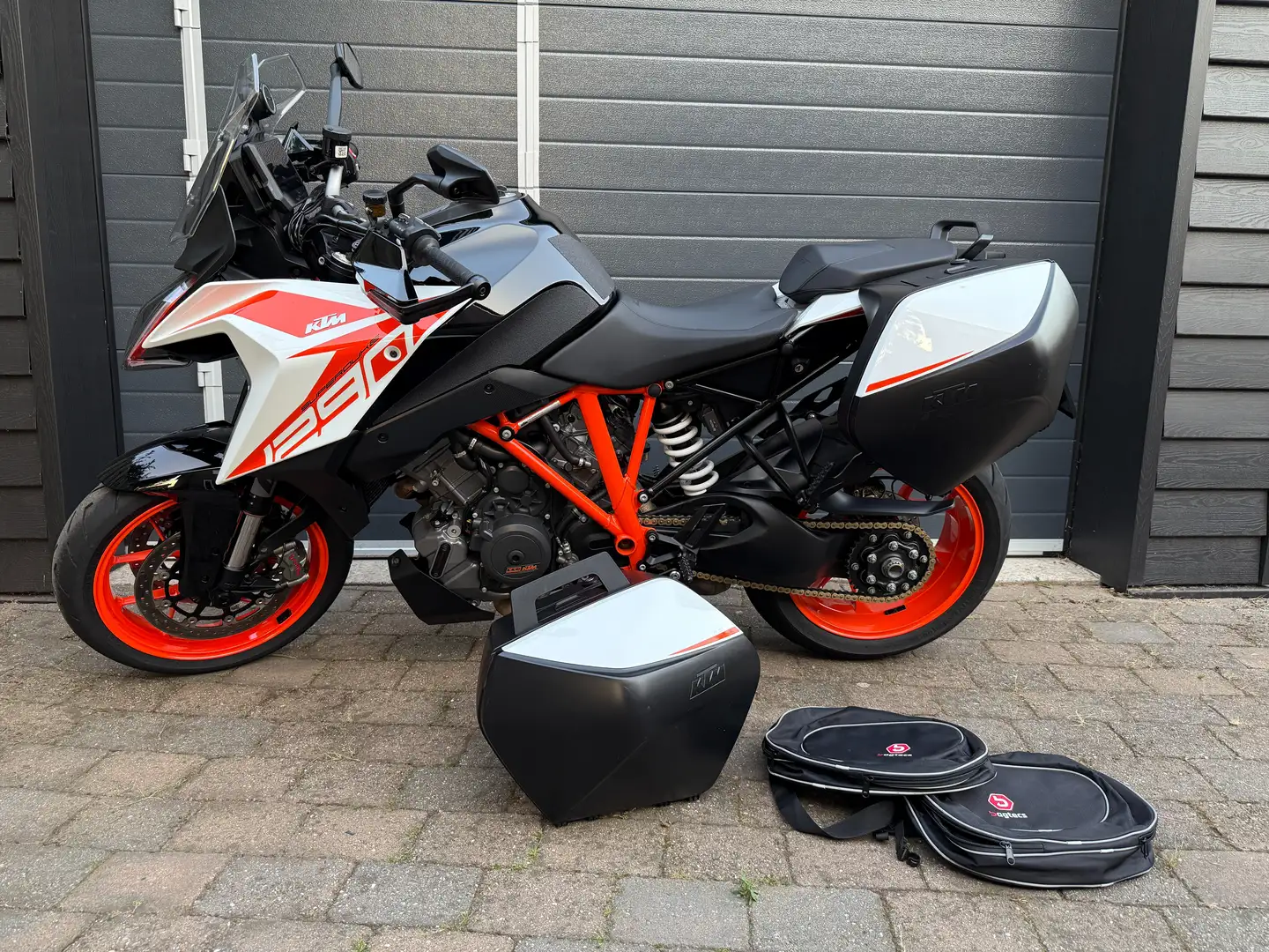 KTM 1290 Super Duke GT Biały - 2