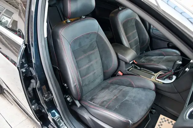 Ford Mondeo view 12