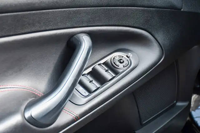 Ford Mondeo view 9