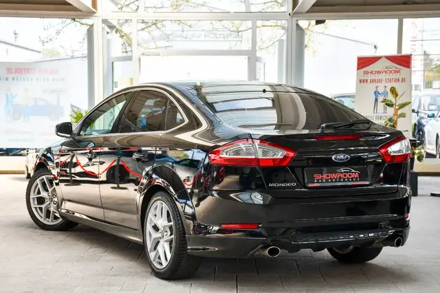 Ford Mondeo view 4