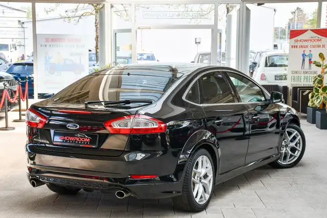 Ford Mondeo view 2