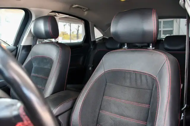 Ford Mondeo view 11