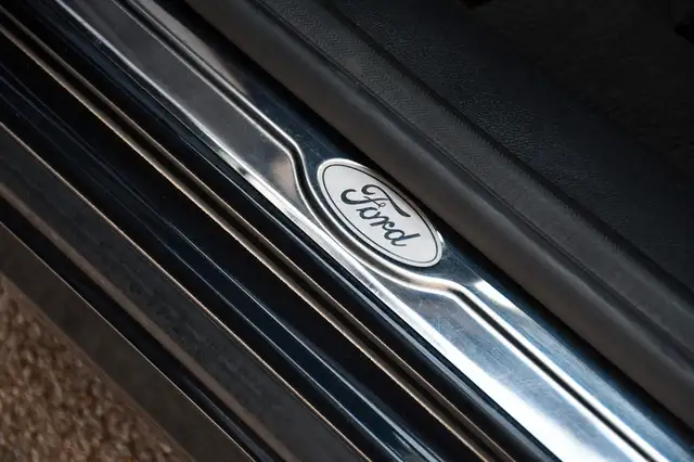 Ford Mondeo view 8