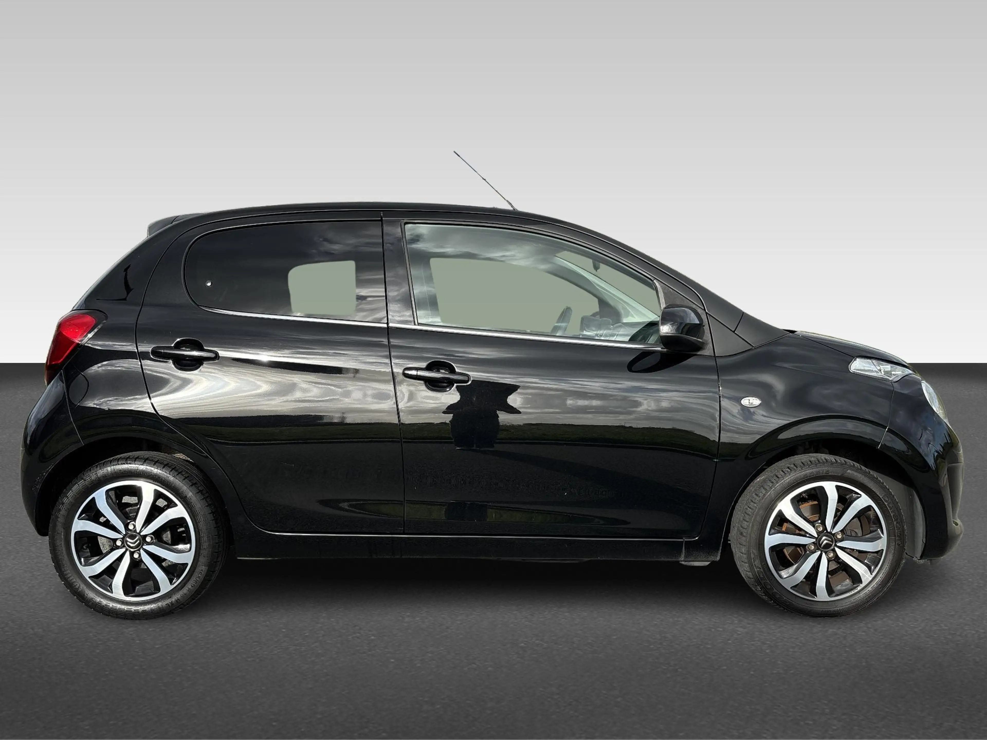 Citroen C1 1.0 VTi Shine Achteruitrijcamera — photo 9