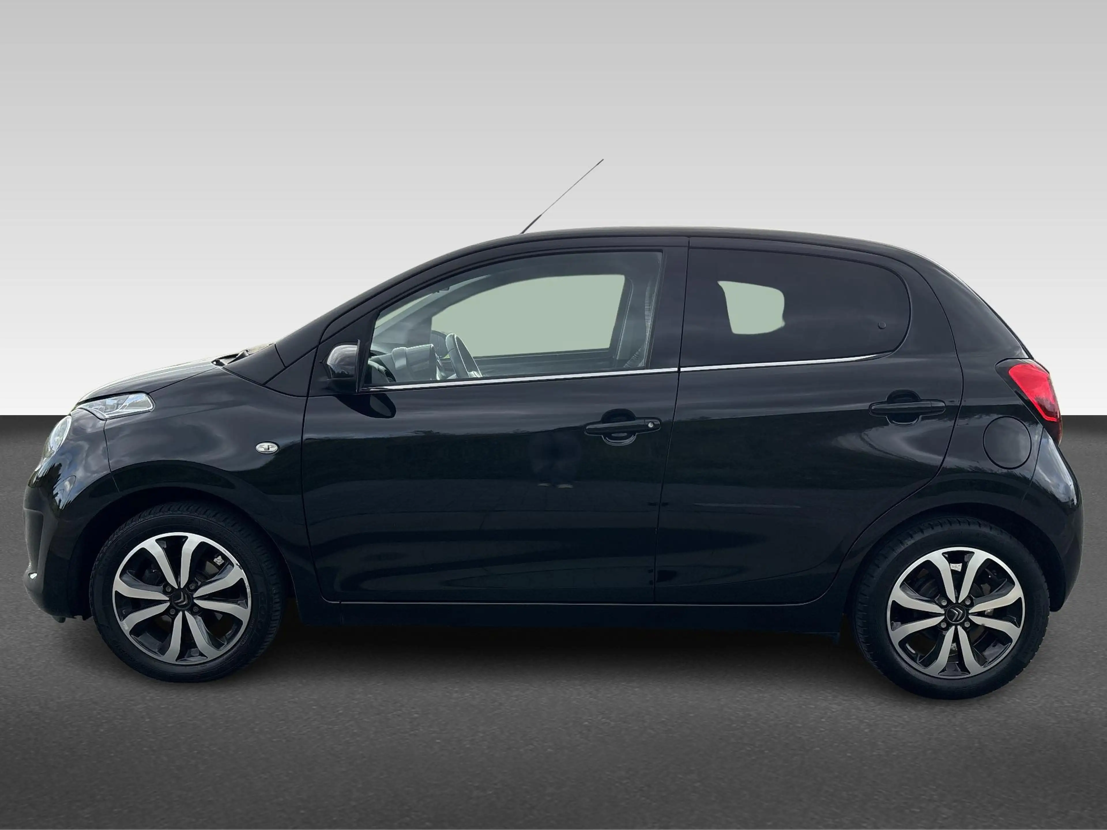 Citroen C1 1.0 VTi Shine Achteruitrijcamera — photo 2