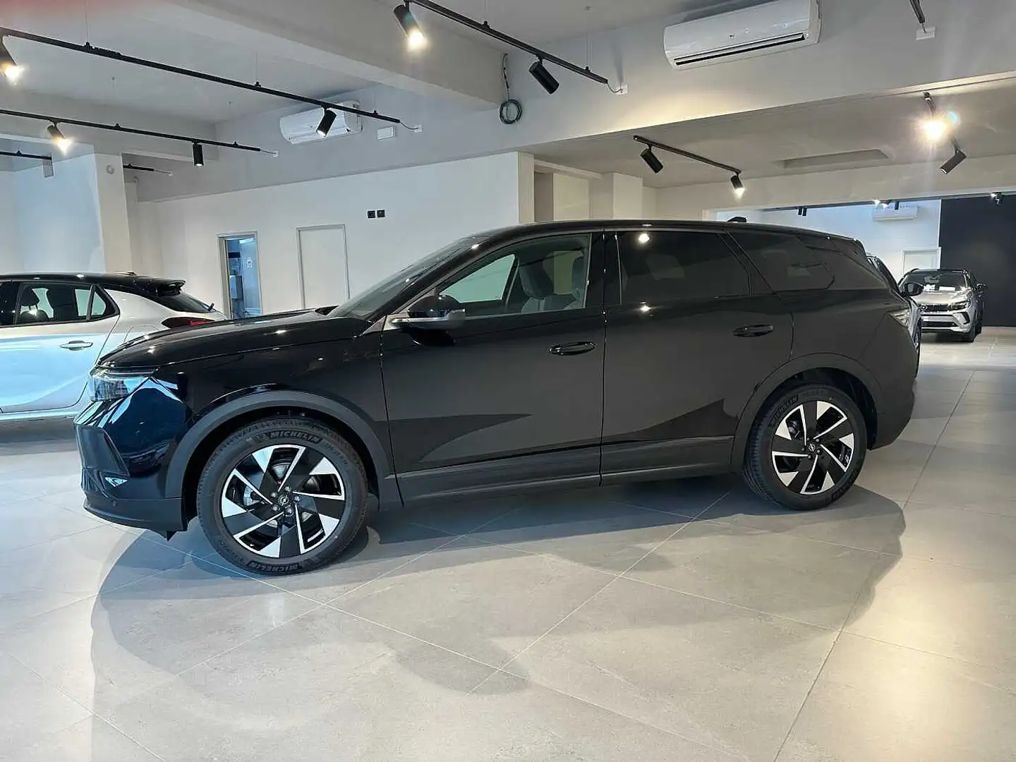 Opel Grandland 1.2 Hybrid 136 CV EDCT GS Schwarz - 2