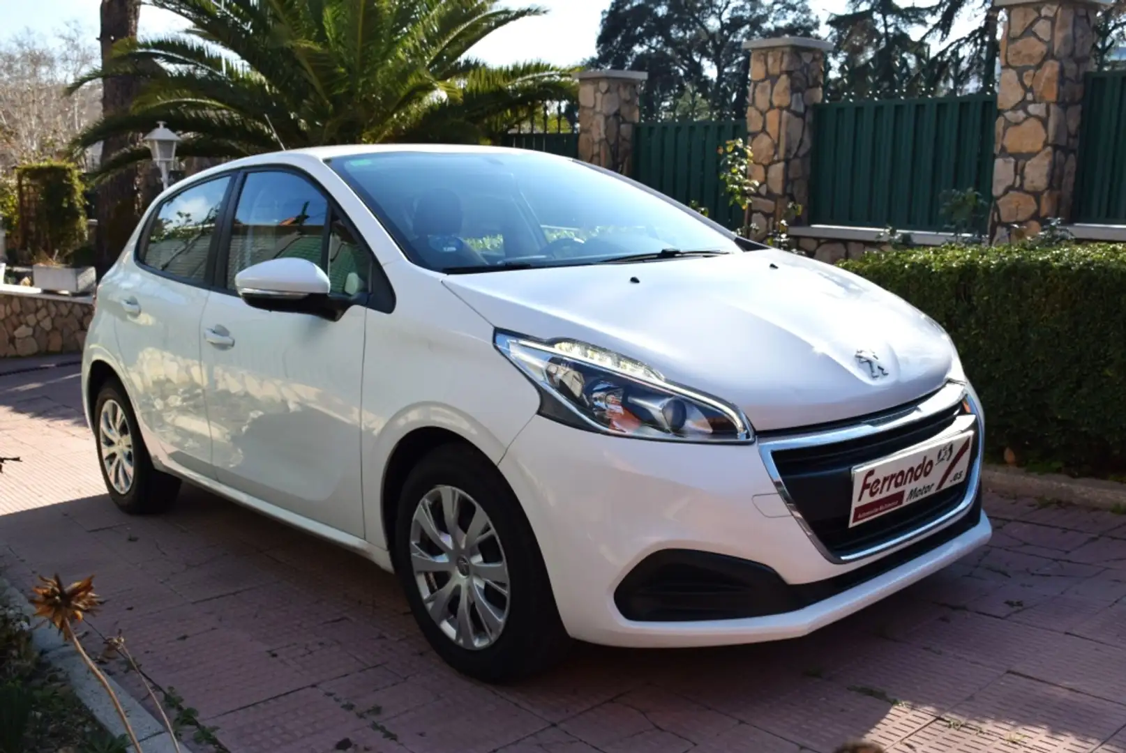 Peugeot 208 1.2 PureTech GLP Active 82 Weiß - 2